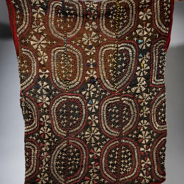 A BEAUTUFULLY BEADED SHIRT FROM THE BAMILEKE TRIBE CAMEROON( No 5115