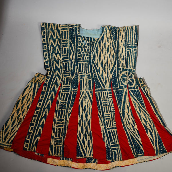 A PATINATED NDOP TUNIC WITH WATERY DESIGN, BAMILEKE TRIBE OF CAMEROON ( No 5106 )
