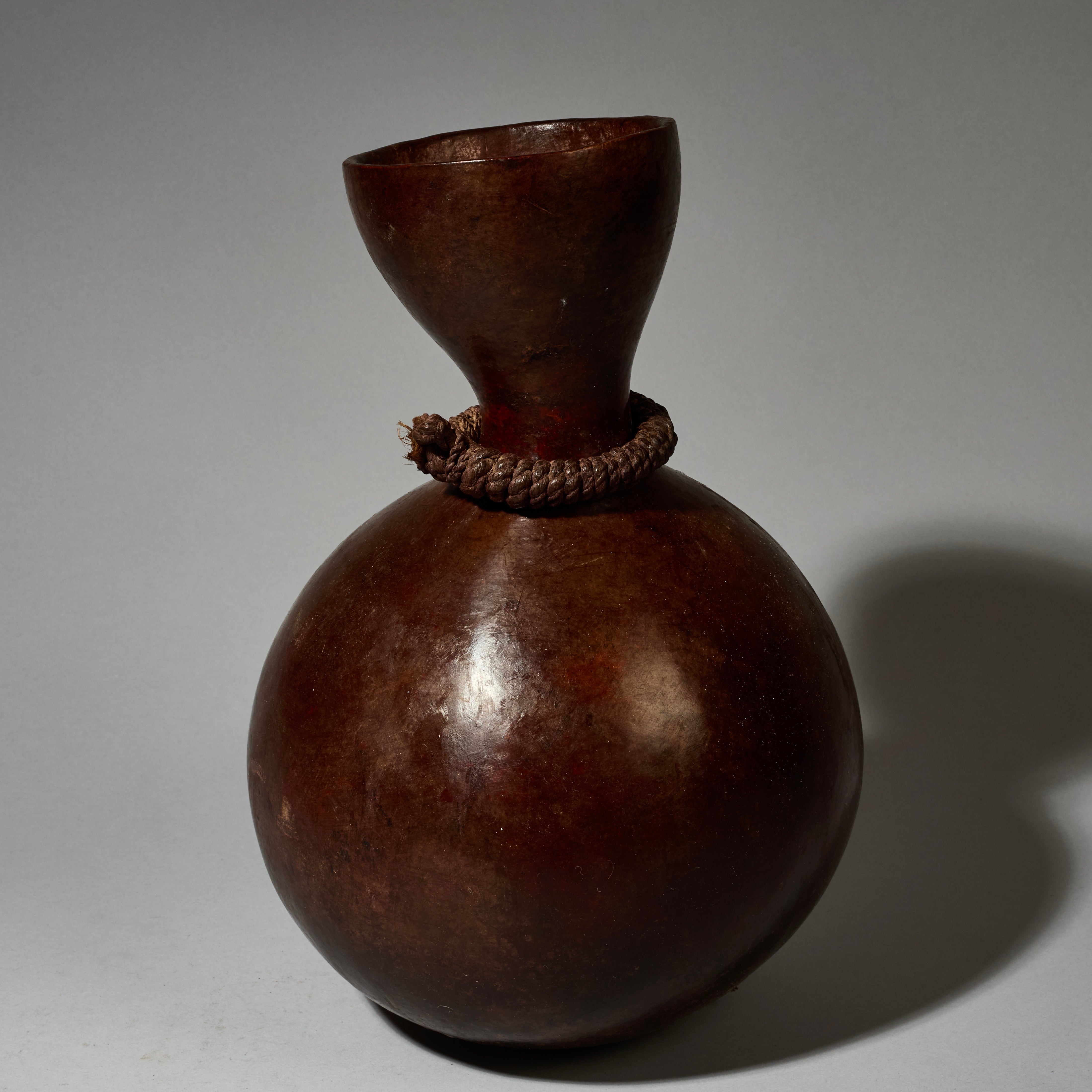 A PLUMP SMALL GOURD VESSEL BURKINA FASO ( No 5137 )