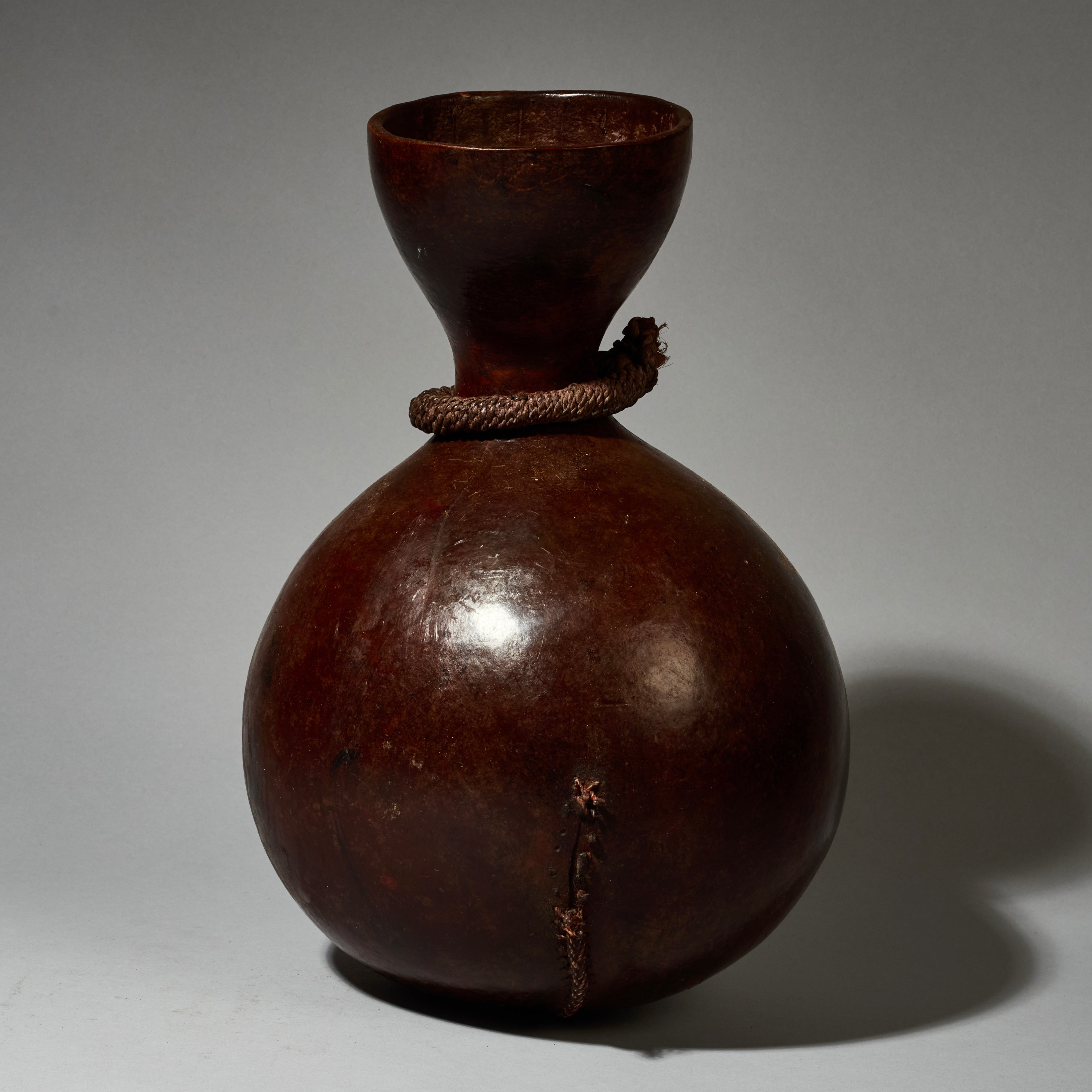 A PLUMP SMALL GOURD VESSEL BURKINA FASO ( No 5137 )
