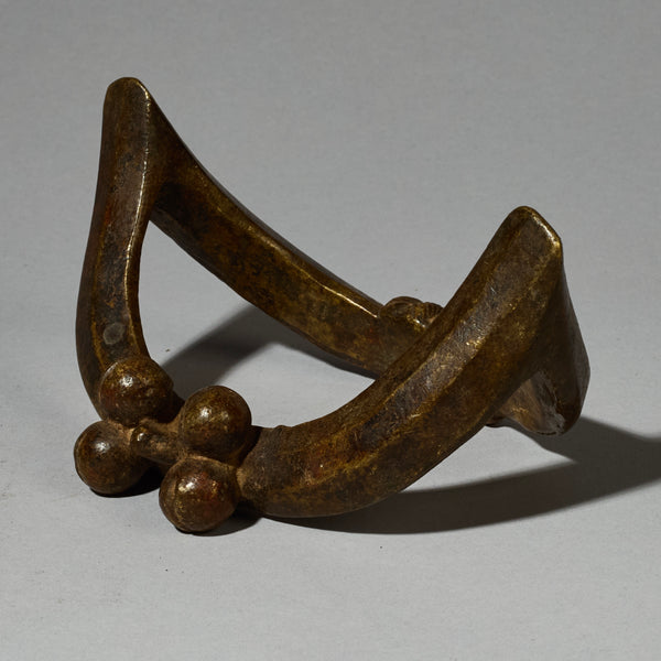 A SUPERB LOBI STIRRUP ANKLET OF BURKINA FASO WEST AFRICA( No 5156)