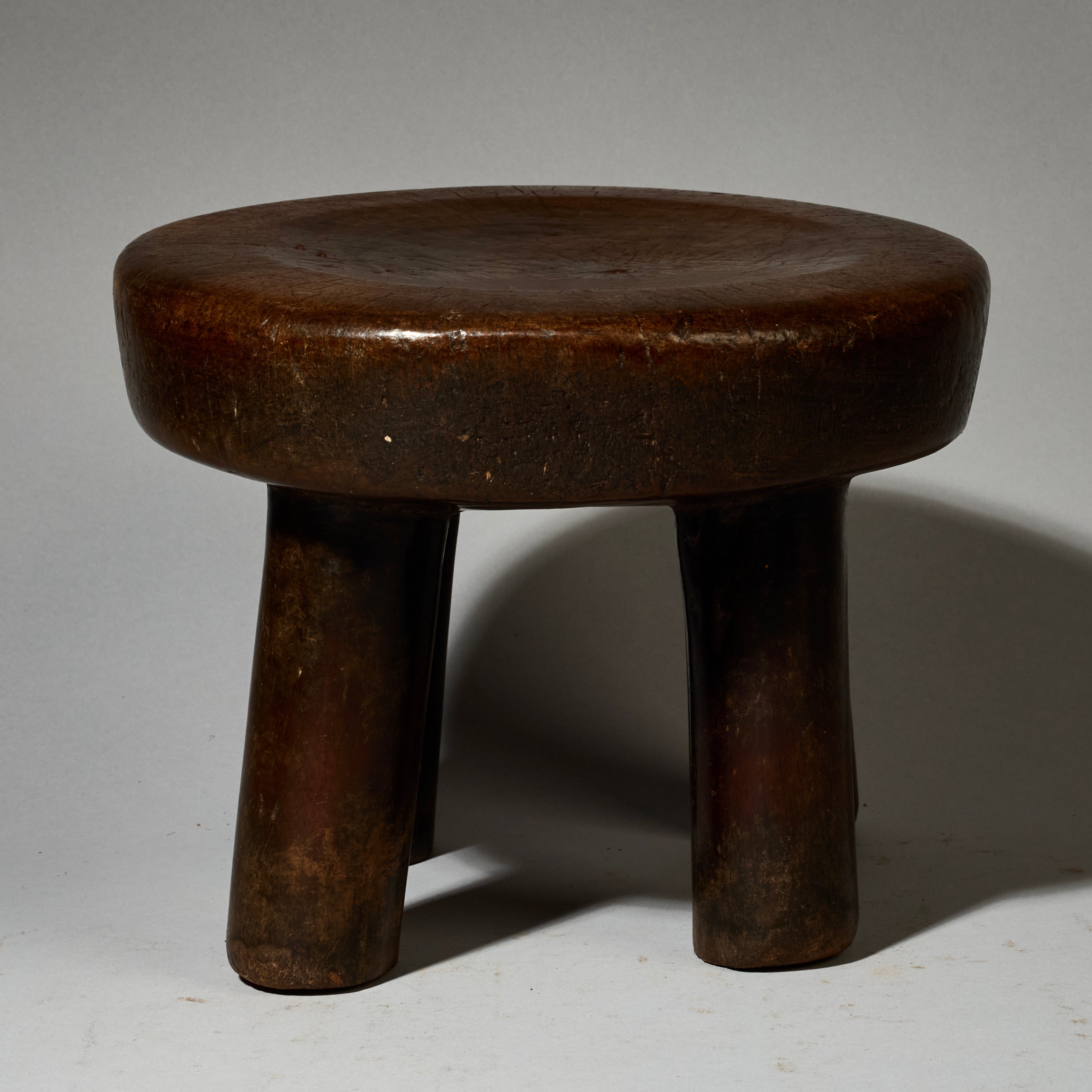 DL A DEEPLY PATINATED GLOSSY PERFECT STOOL , ROUND EDGED, SENUFO OF 9VORY COAST W.AFRICA ( No 5123 )