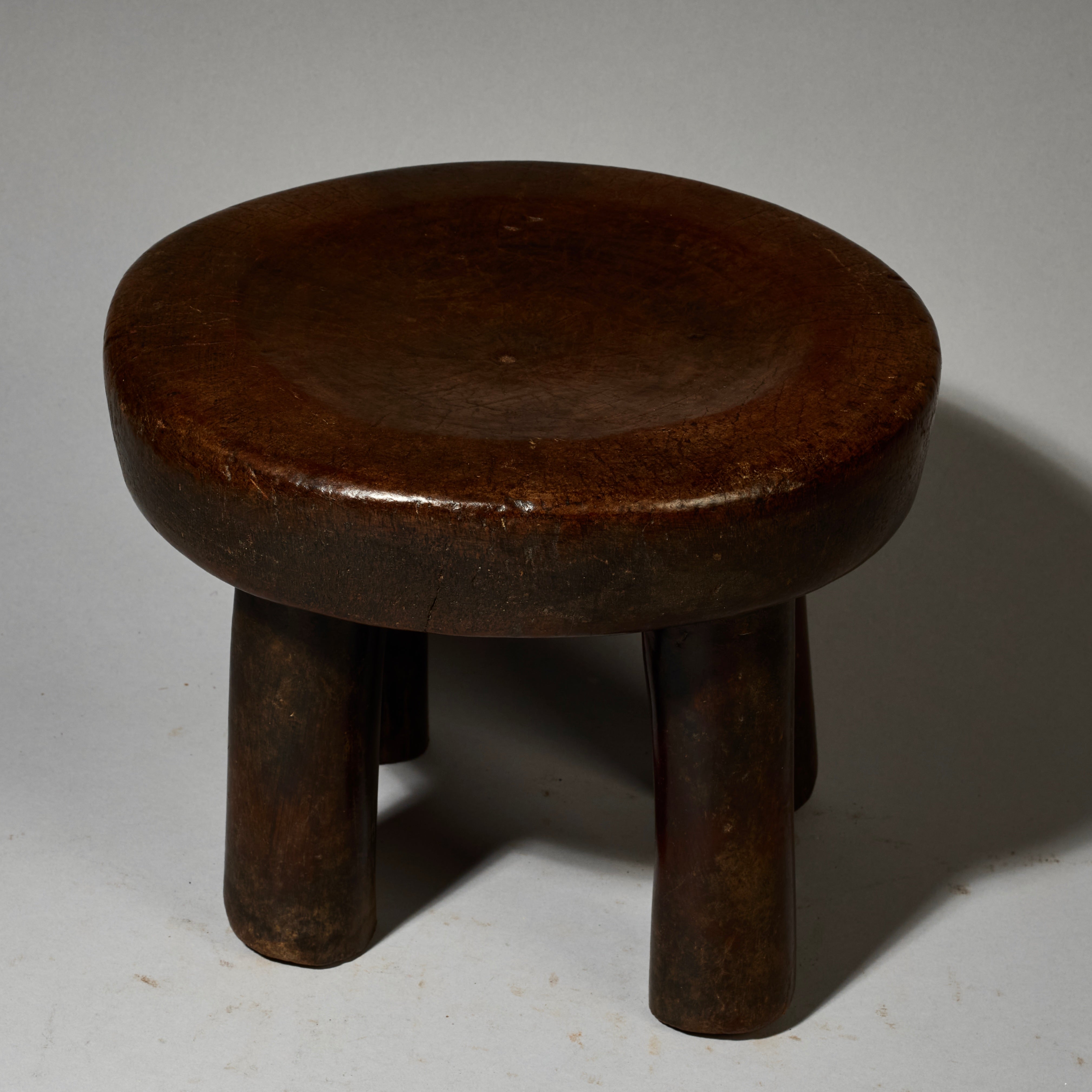DL A DEEPLY PATINATED GLOSSY PERFECT STOOL , ROUND EDGED, SENUFO OF 9VORY COAST W.AFRICA ( No 5123 )