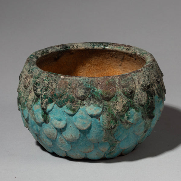 A TURQUOISE CLAY POT WITH FISH SCALE DESIGN FROM INDONESIA( No 1929)