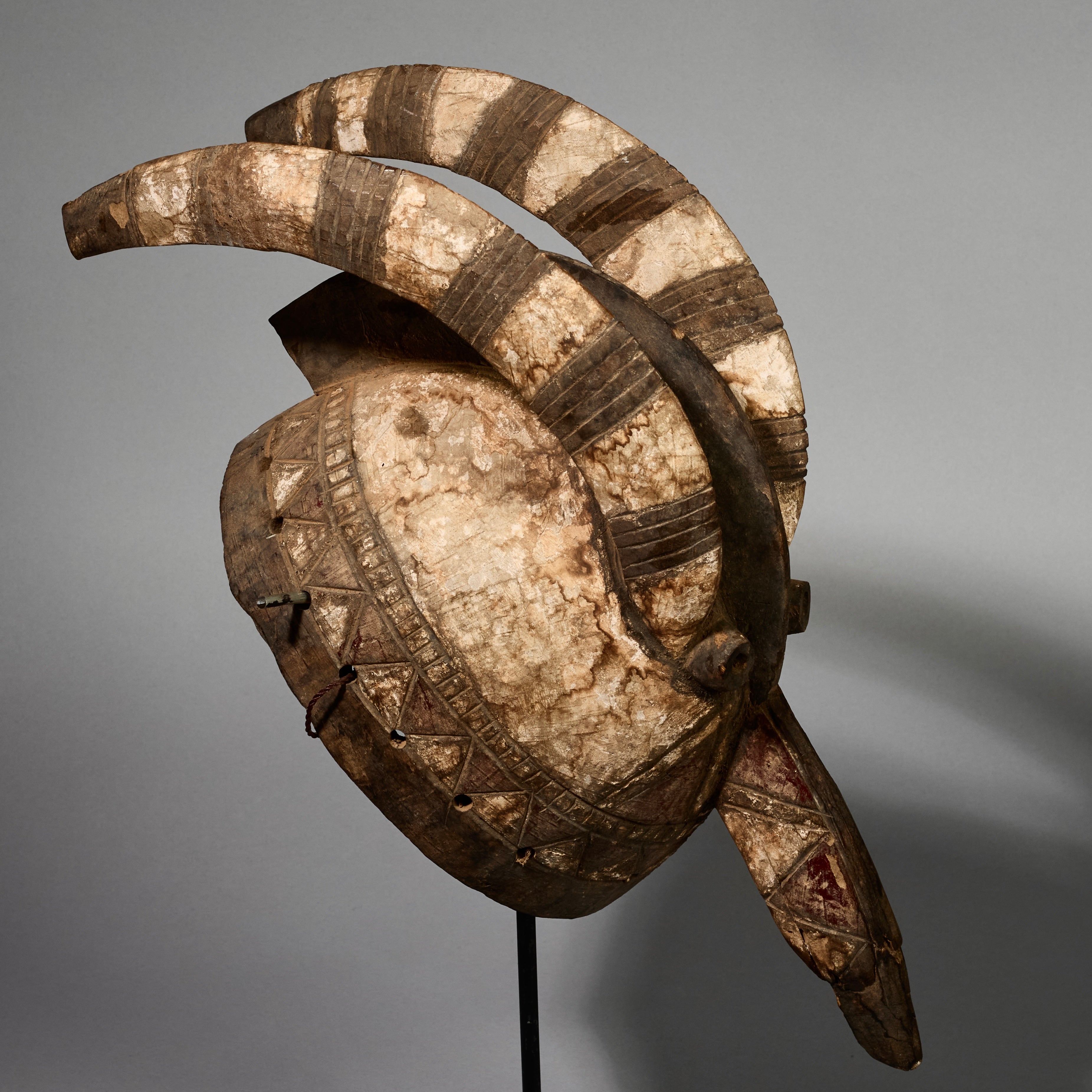 AN ANTHROPOMORPHIC ANTELOPE/ANTEATER MASK  , MOSSI TRIBE BURKINA  FASO W AFRICA (No 5163 )
