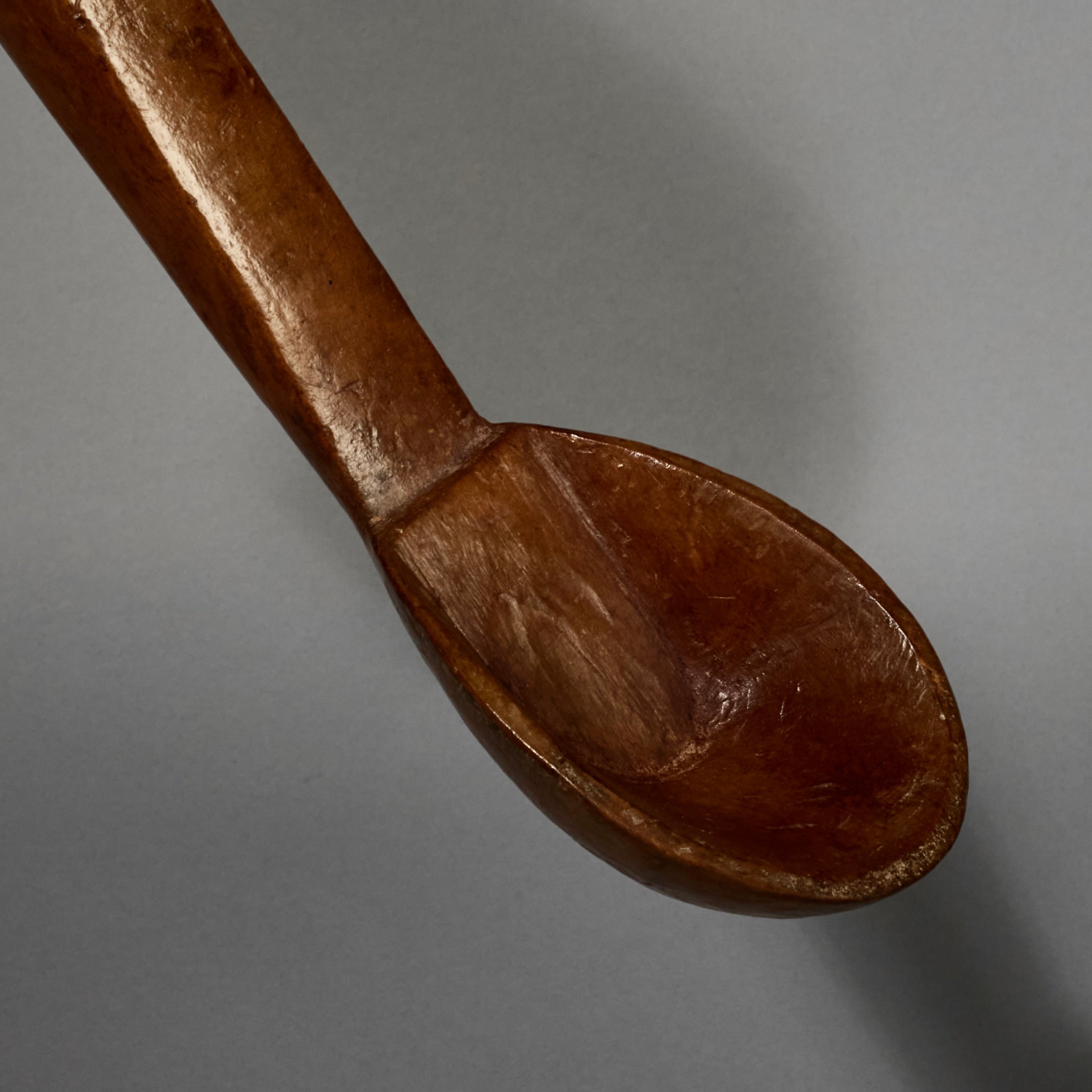 A WELL PATINATED, SHAPELY GURO TRIBE SPOON FROM IVORY COAST  ( No 5139 )