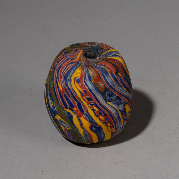 A VIBRANT GLASS BEAD WITH PSYCHEDELIC PATTERN FROM JAVA ( No 1889)