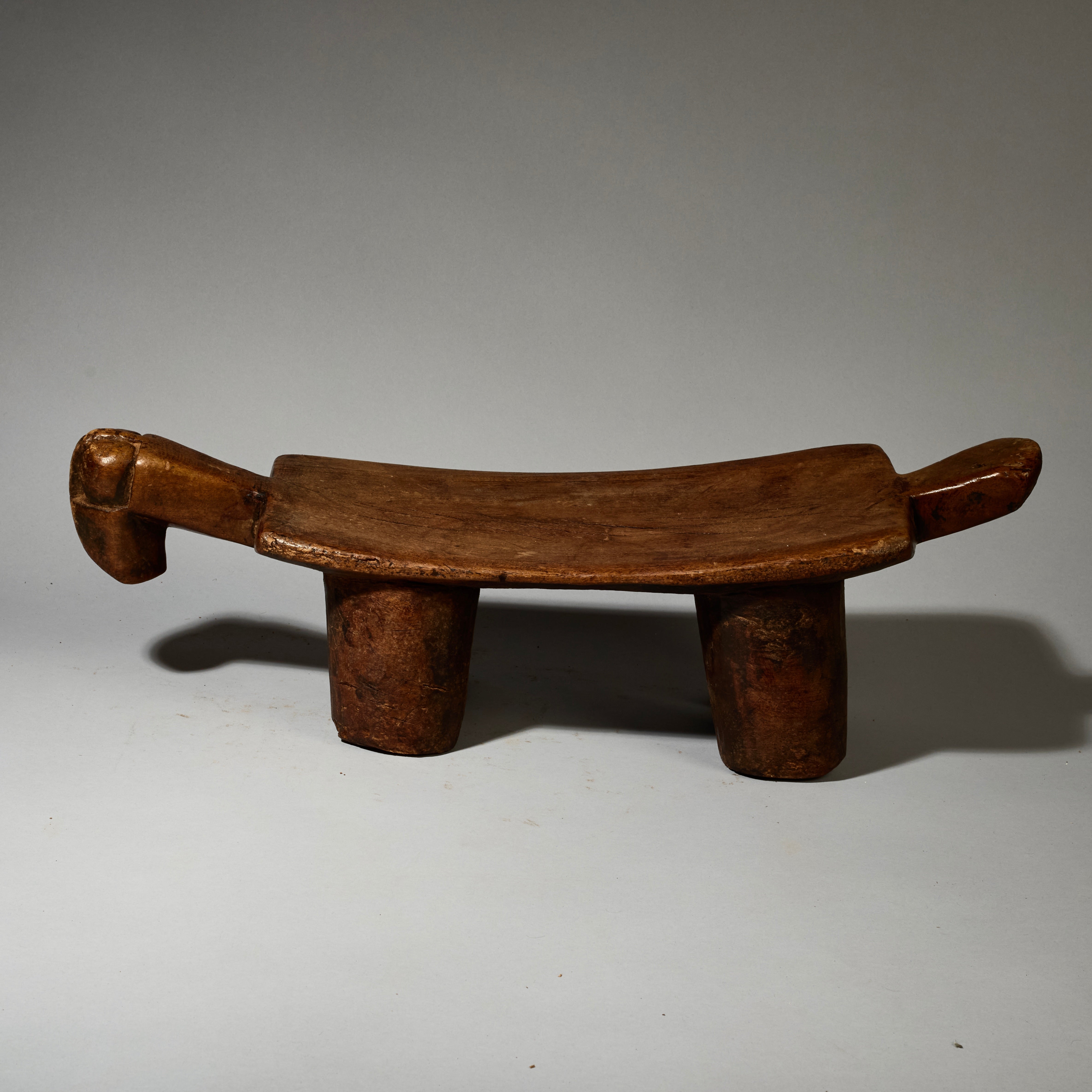 AN ATTRACTIVE ABSTRACTED ANIMAL STOOL FROM BURKINA FASO ( No 5163 )
