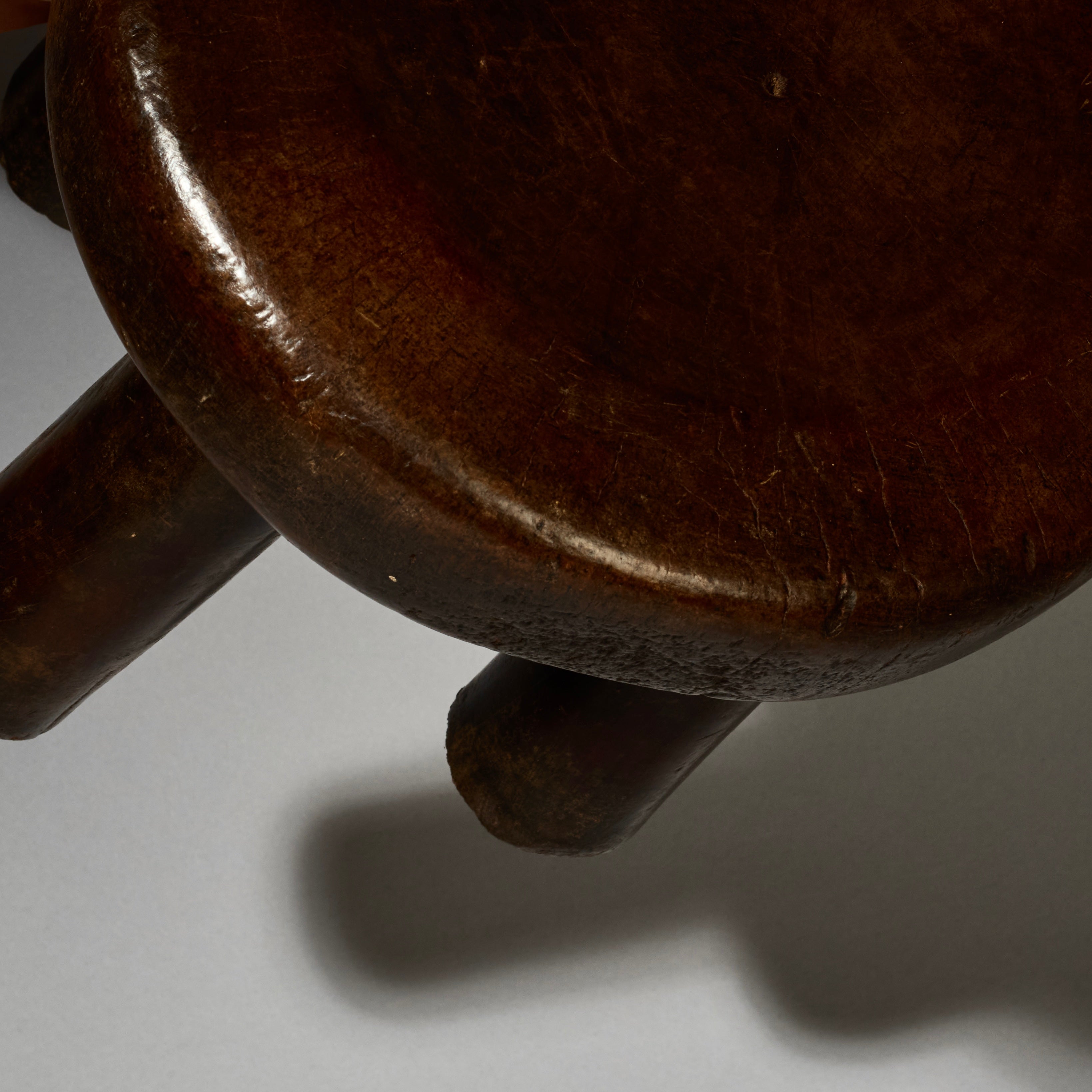 DL A DEEPLY PATINATED GLOSSY PERFECT STOOL , ROUND EDGED, SENUFO OF 9VORY COAST W.AFRICA ( No 5123 )