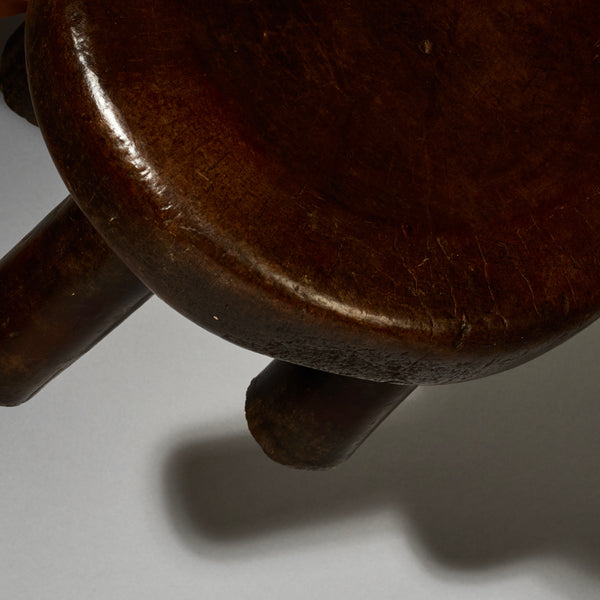 DL A DEEPLY PATINATED GLOSSY PERFECT STOOL , ROUND EDGED, SENUFO OF 9VORY COAST W.AFRICA ( No 5123 )