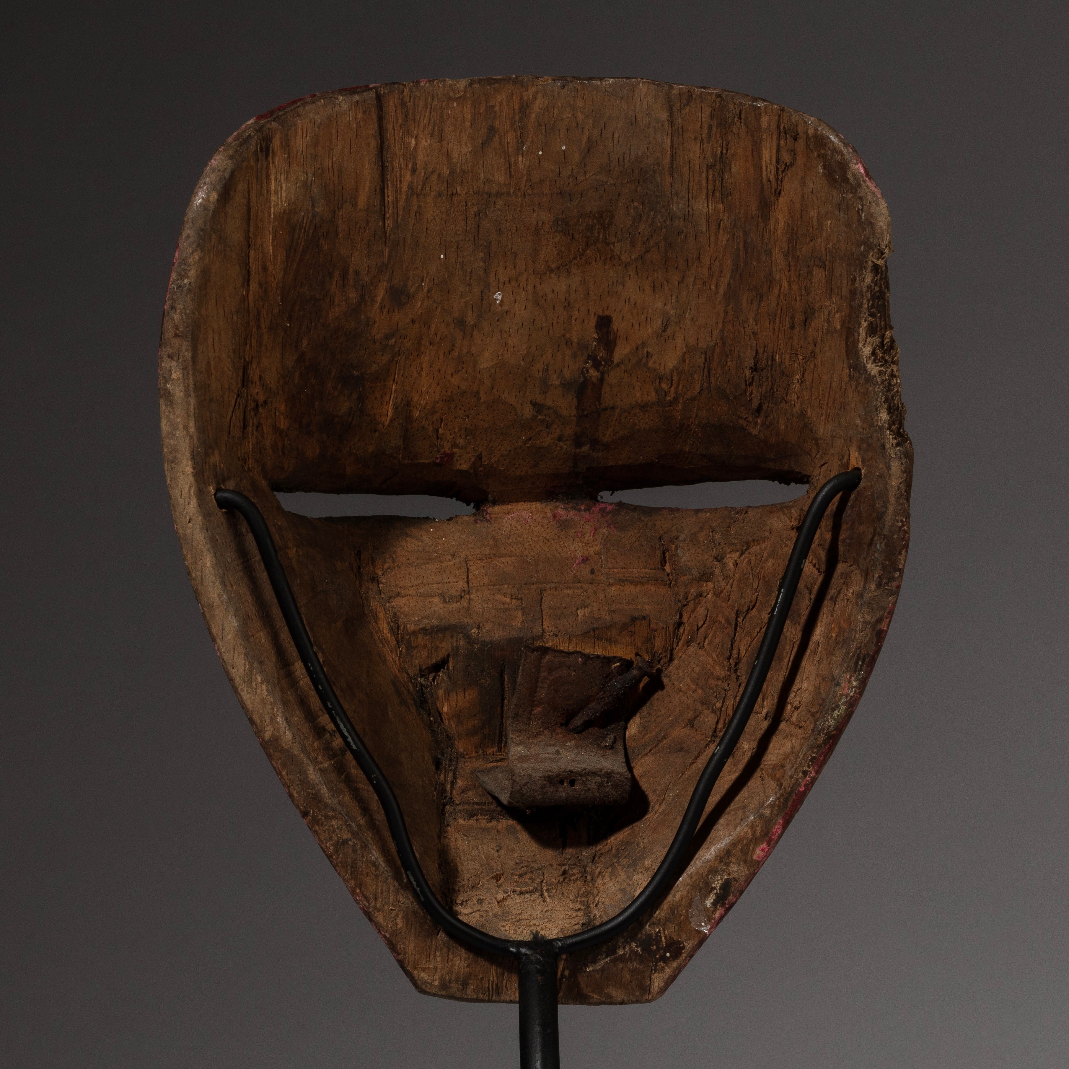 AN ELEGANT DEEP RED JAVANESE TOPENG MASK FROM INDONESIA( No 1901)