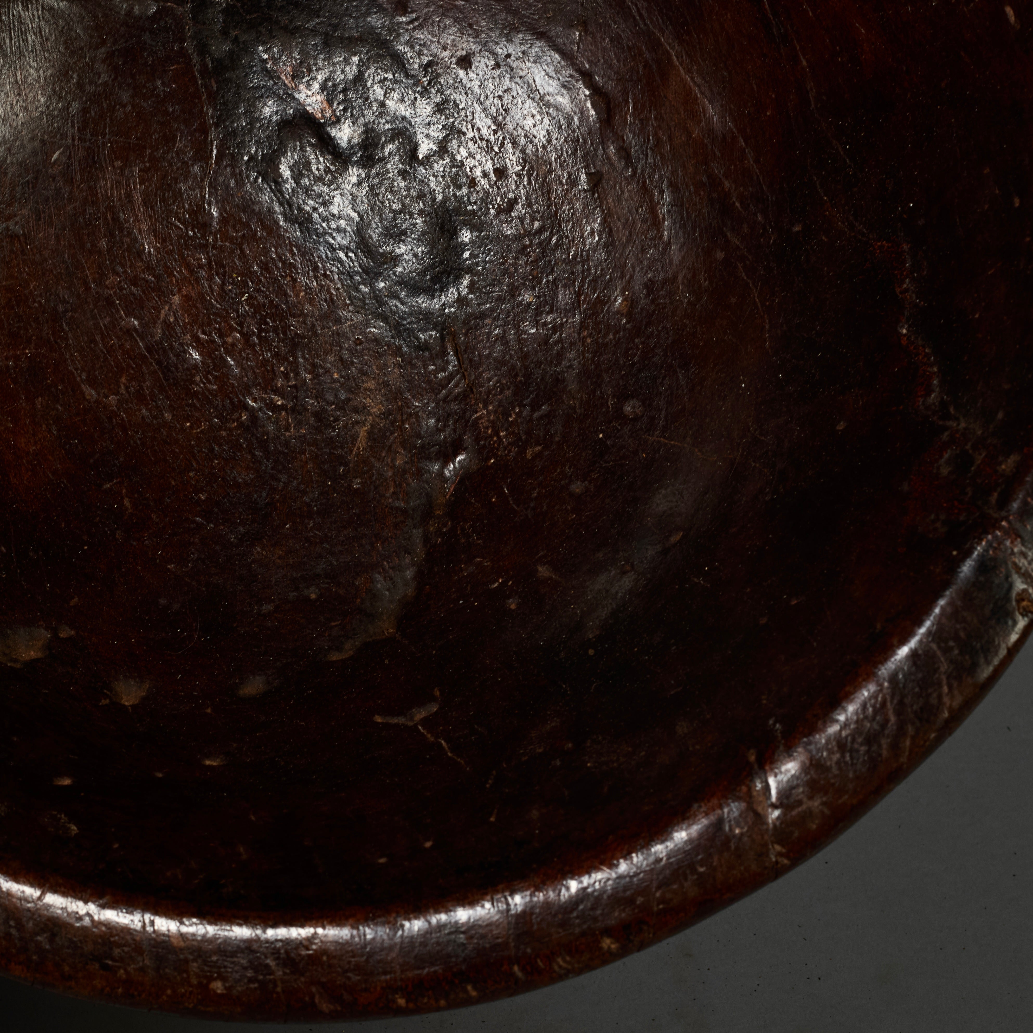 A LUSH PATINATED WOODEN BOWL BAULE TRIBE IVORY COAST  ( No 5127 )