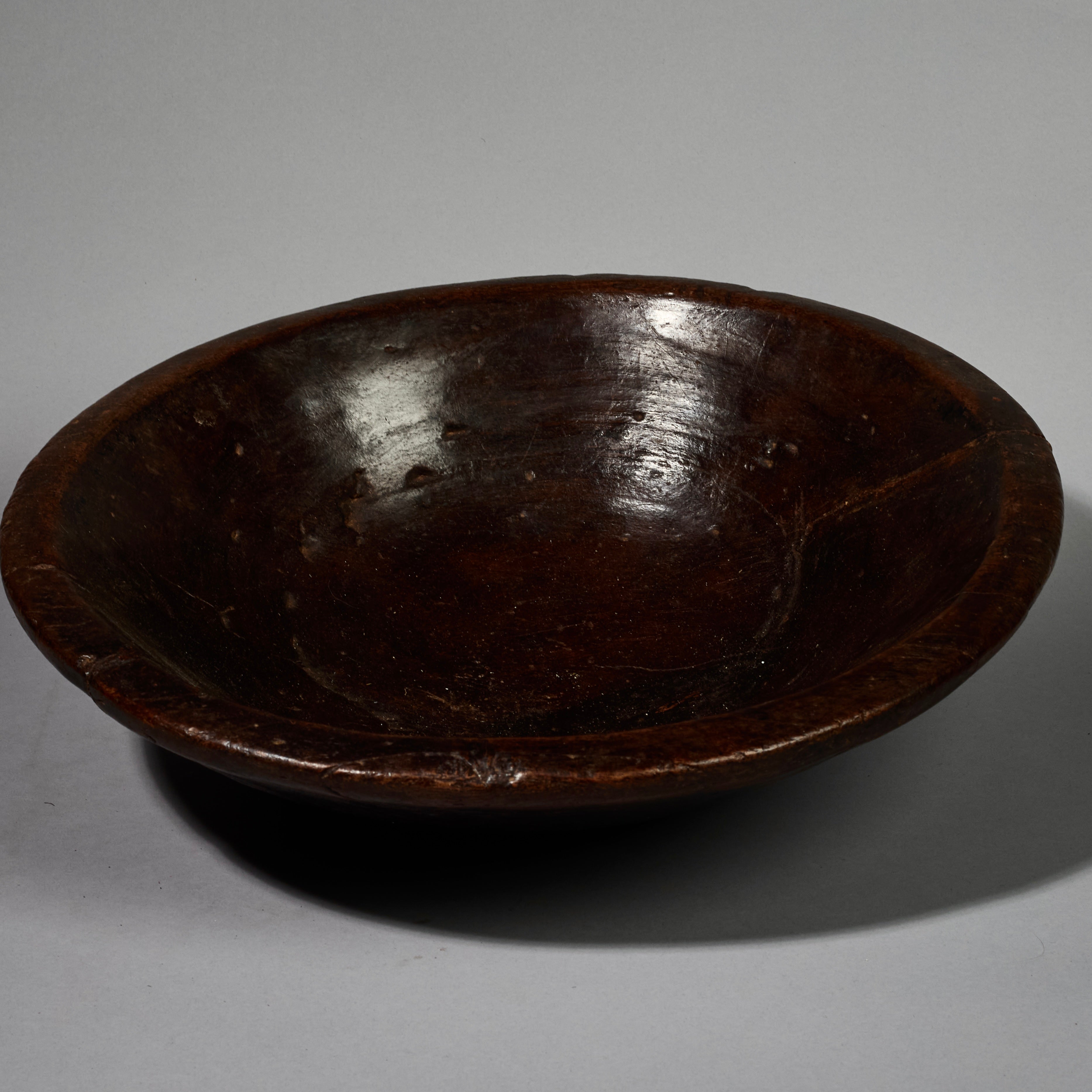 A LUSH PATINATED WOODEN BOWL BAULE TRIBE IVORY COAST  ( No 5127 )