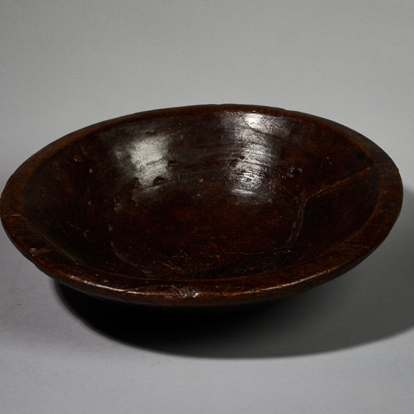 A LUSH PATINATED WOODEN BOWL BAULE TRIBE IVORY COAST  ( No 5127 )