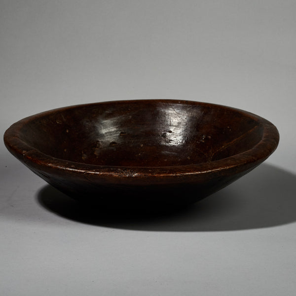 A LUSH PATINATED WOODEN BOWL BAULE TRIBE IVORY COAST  ( No 5127 )