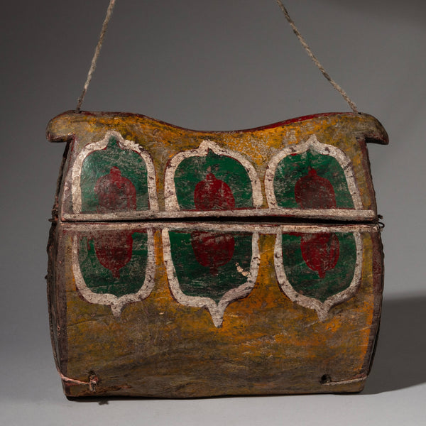 A LARGE PRETTY WOOD BOX BAG  FROM INDONESIA( No 1902)