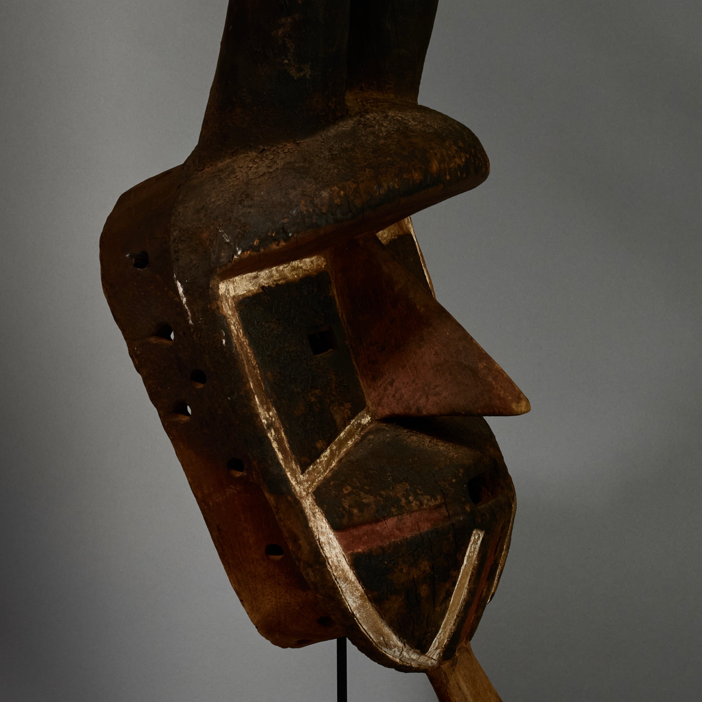 A SHAPELY ANTELOPE MASK FROM THE MOSSI TRIBE OF BURKINA FASO ( No 5162 )
