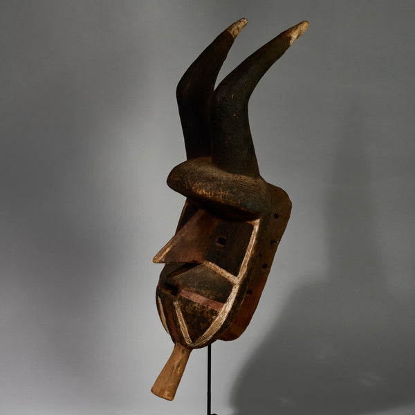 A SHAPELY ANTELOPE MASK FROM THE MOSSI TRIBE OF BURKINA FASO ( No 5162 )