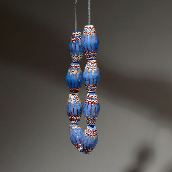 A LARGE PERIWINKLE BLUE GLASS BEAD “CHEVRON” NECKLACE  FROM JAVA ( No 1868)