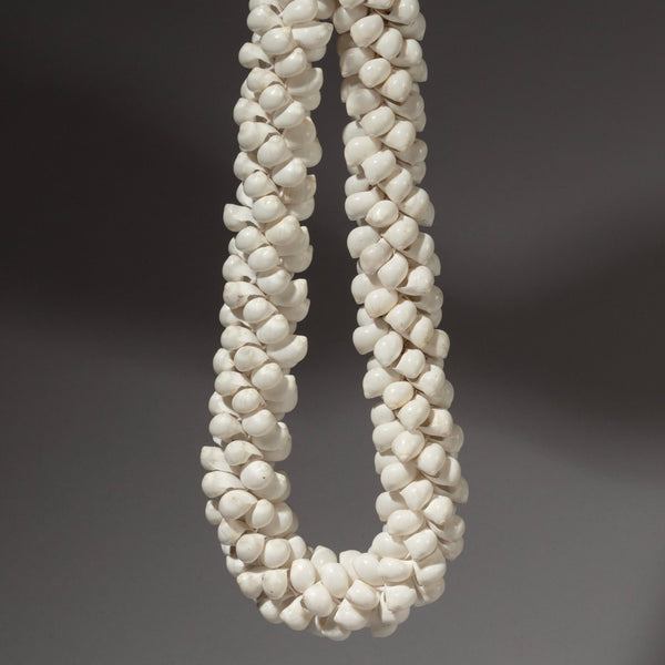A CLUSTERED SHELL NECKLACE FROM PAPUA NEW GUINEA ( No 1903)
