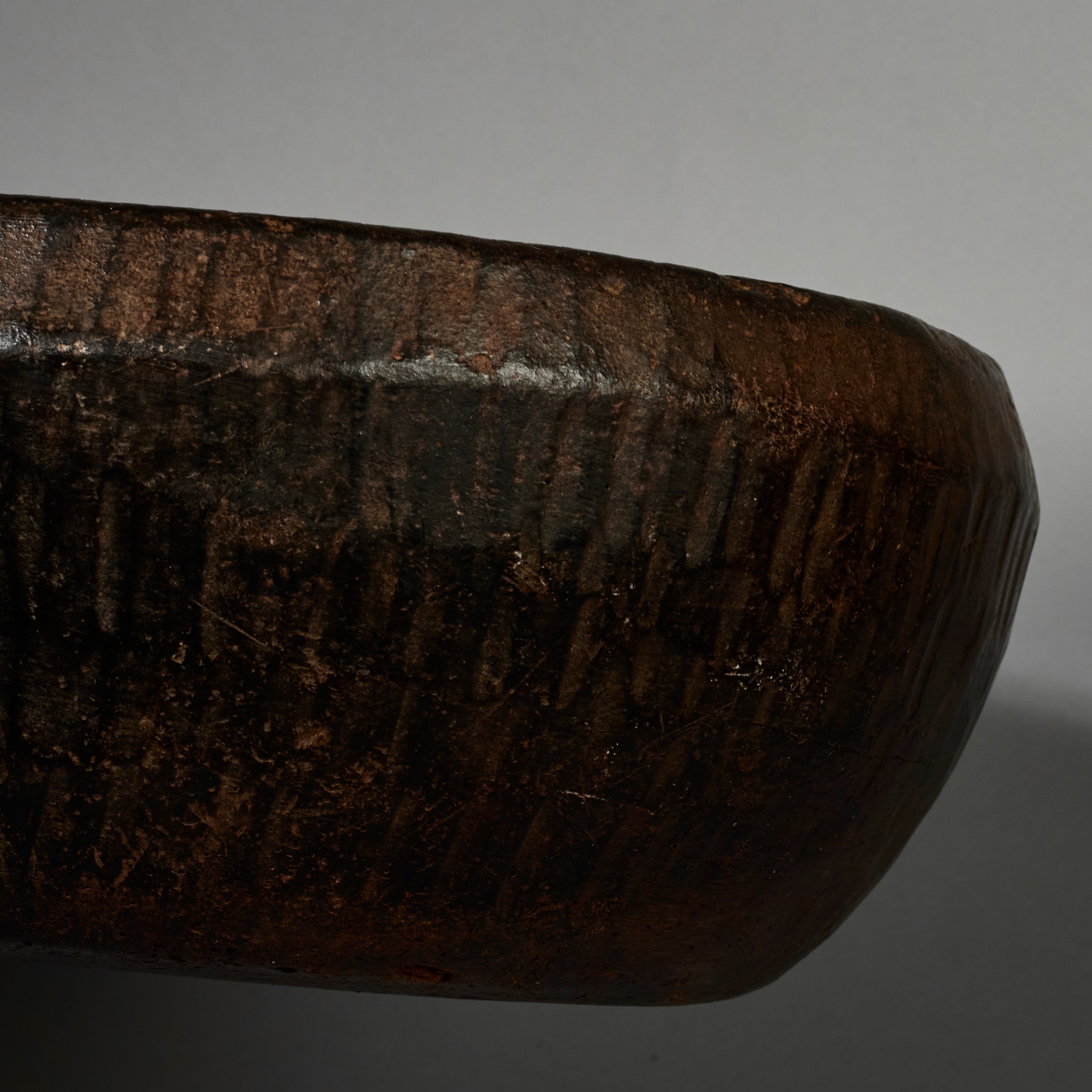 A REFINED LARGE ROUND WOODEN BOWL BAULE TRIBE IVORY COAST  ( No 5125  )