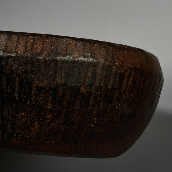 A REFINED LARGE ROUND WOODEN BOWL BAULE TRIBE IVORY COAST  ( No 5125  )