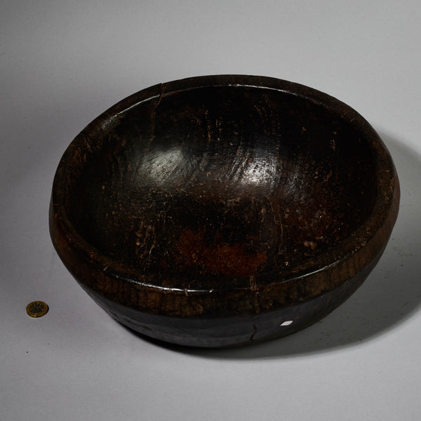 A REFINED LARGE ROUND WOODEN BOWL BAULE TRIBE IVORY COAST  ( No 5125  )