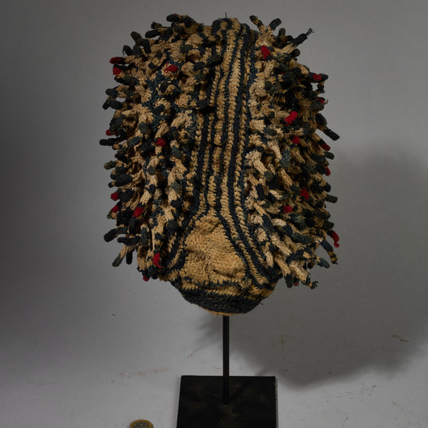 A STRIKING LARGE FINGERLING HAT FROM THE BAMILEKE TRIBE OF CAMEROON W.AFRICA( No 5131)