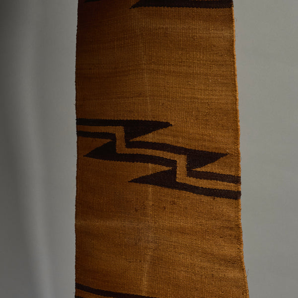 A REFINED GRAPHIC  WOVEN GRASS  TUTSI TRIBE MAT FROM RWANDA( No 5129 )