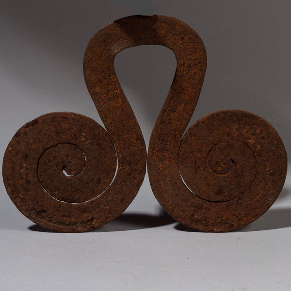 A DOUBLE SPIRAL IRON CURRENCY FROM KIRDI TRIBE OF CAMEROON, WEST AFRICA ( No 1887)