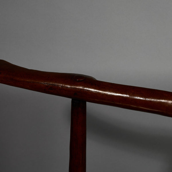 A WELL PATINATED CHAIR FROM THE BAULE TRIBE, IVORY ( No 5176 )