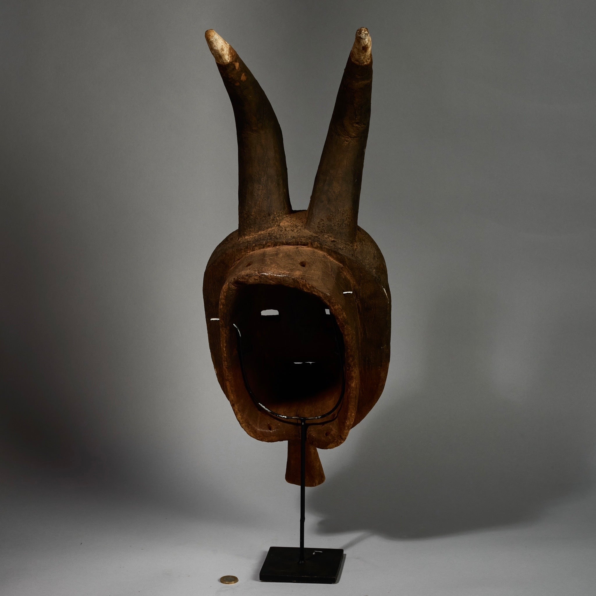 A SHAPELY ANTELOPE MASK FROM THE MOSSI TRIBE OF BURKINA FASO ( No 5162 )