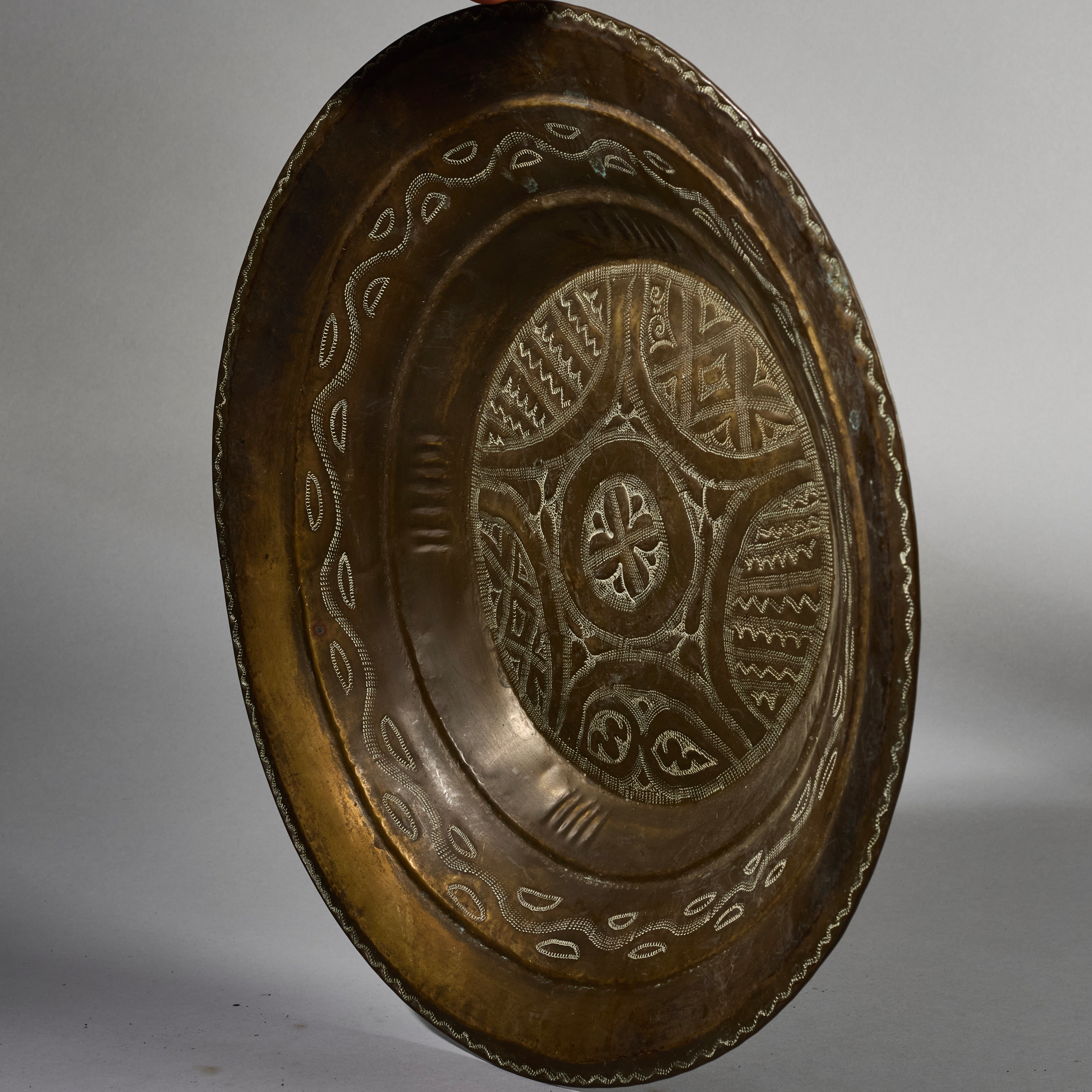 A SOPHISTICATED BRONZE PRESTIGE PLATE FROM NIGERIA  W.AFRICA( No 5251 )