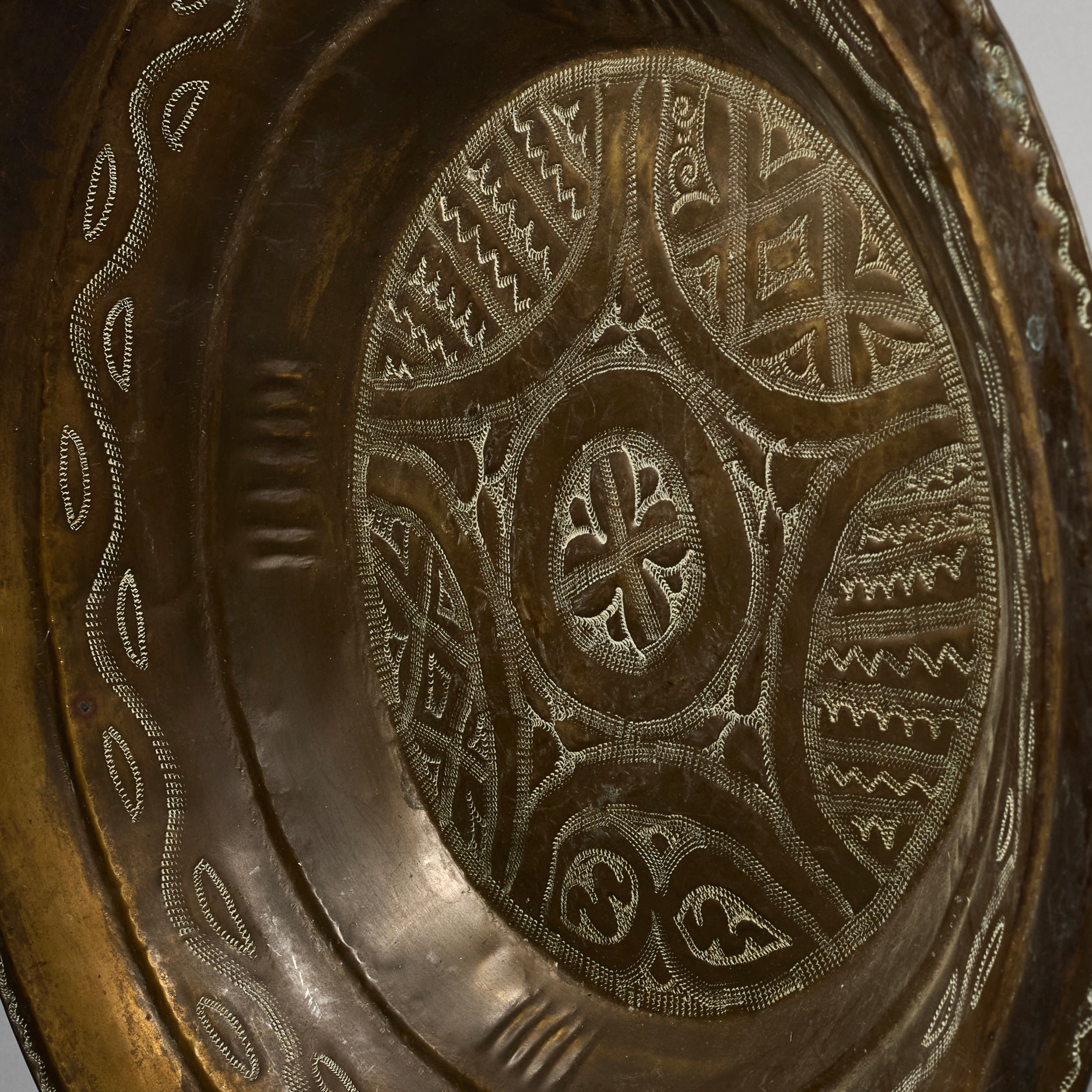 A SOPHISTICATED BRONZE PRESTIGE PLATE FROM NIGERIA  W.AFRICA( No 5251 )