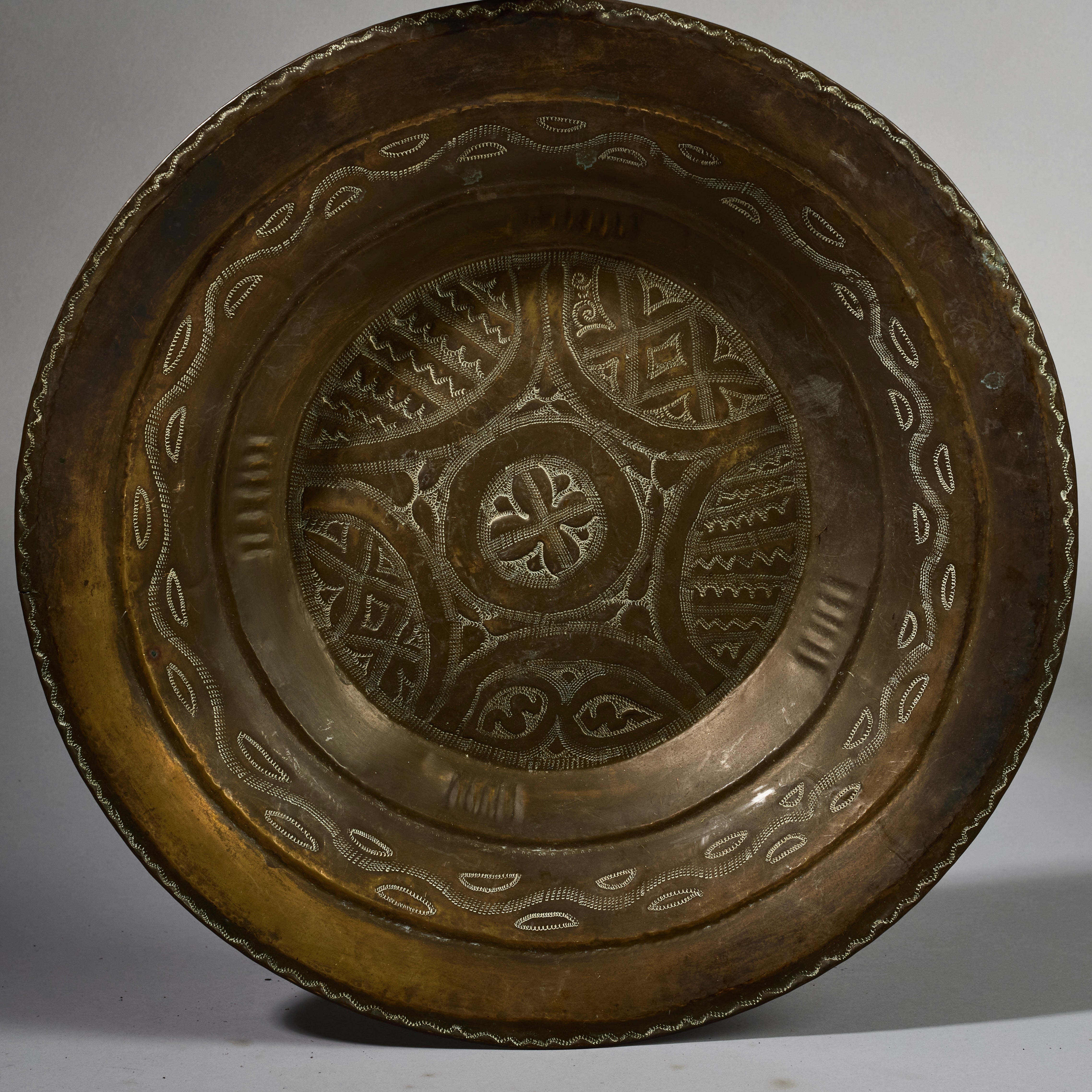 A SOPHISTICATED BRONZE PRESTIGE PLATE FROM NIGERIA  W.AFRICA( No 5251 )
