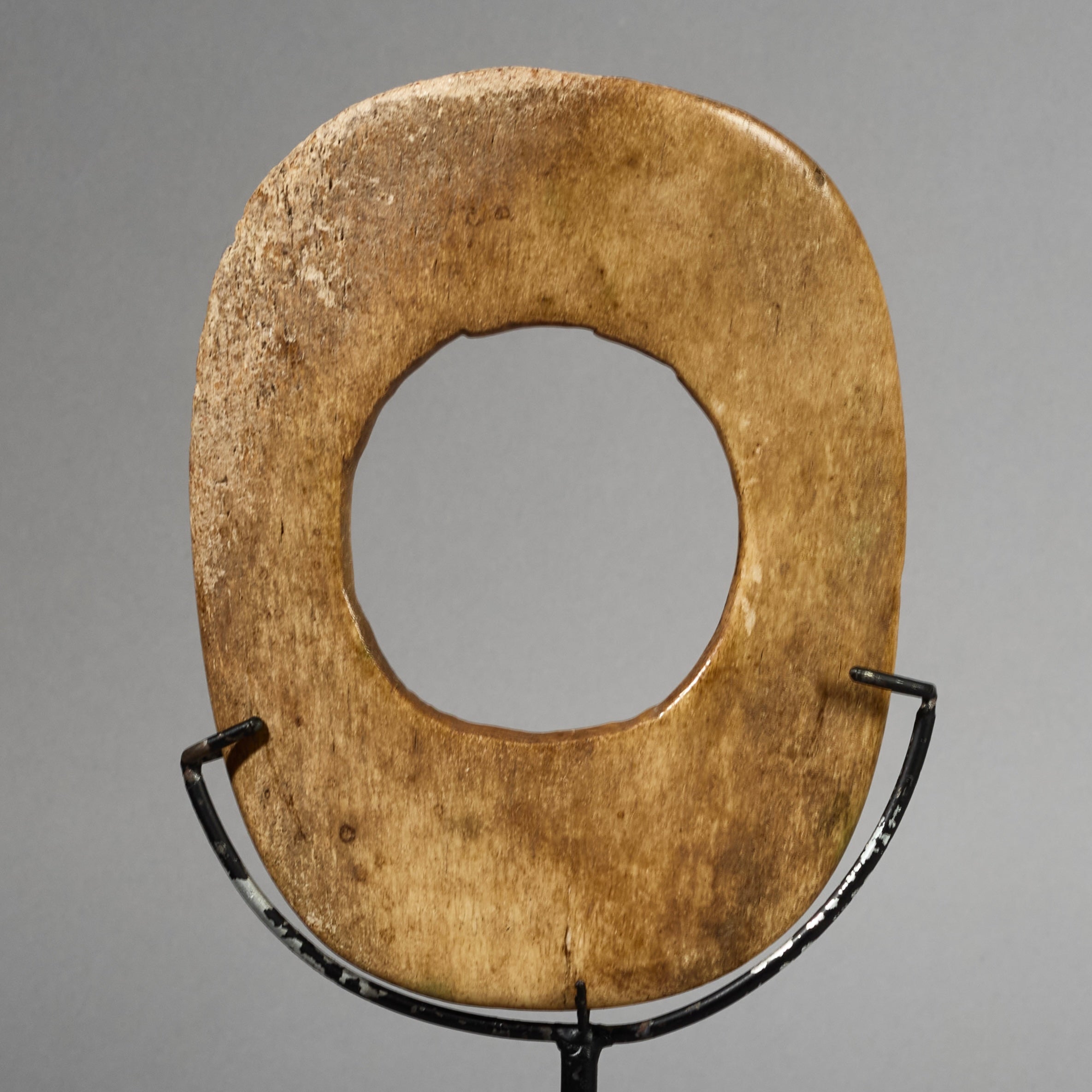 AN ICONIC BONE  BRACELET FROM GURUNSI TRIBE , BURKINA FASO  ( No 6238 )