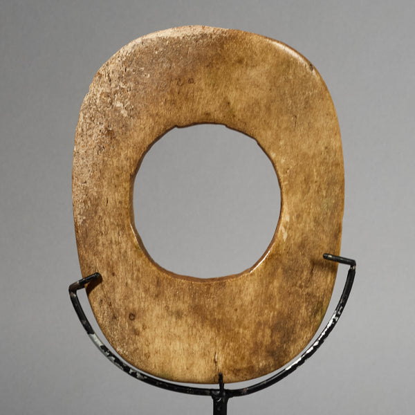 AN ICONIC BONE  BRACELET FROM GURUNSI TRIBE , BURKINA FASO  ( No 6238 )