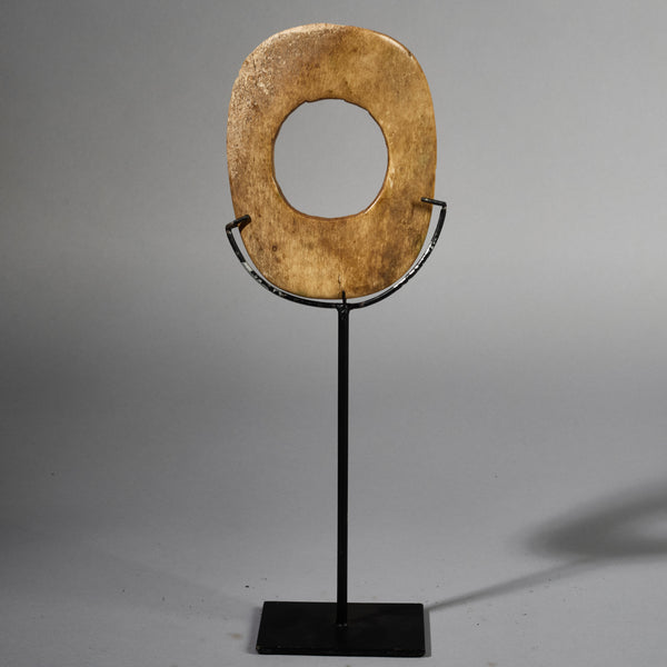 AN ICONIC BONE  BRACELET FROM GURUNSI TRIBE , BURKINA FASO  ( No 6238 )