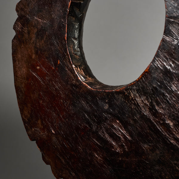A MASSIVE WOODEN BRACELET FROM GURUNSI TRIBE , BURKINA FASO  ( No 6237 )