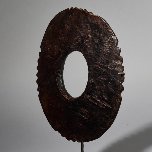 A MASSIVE WOODEN BRACELET FROM GURUNSI TRIBE , BURKINA FASO  ( No 6237 )