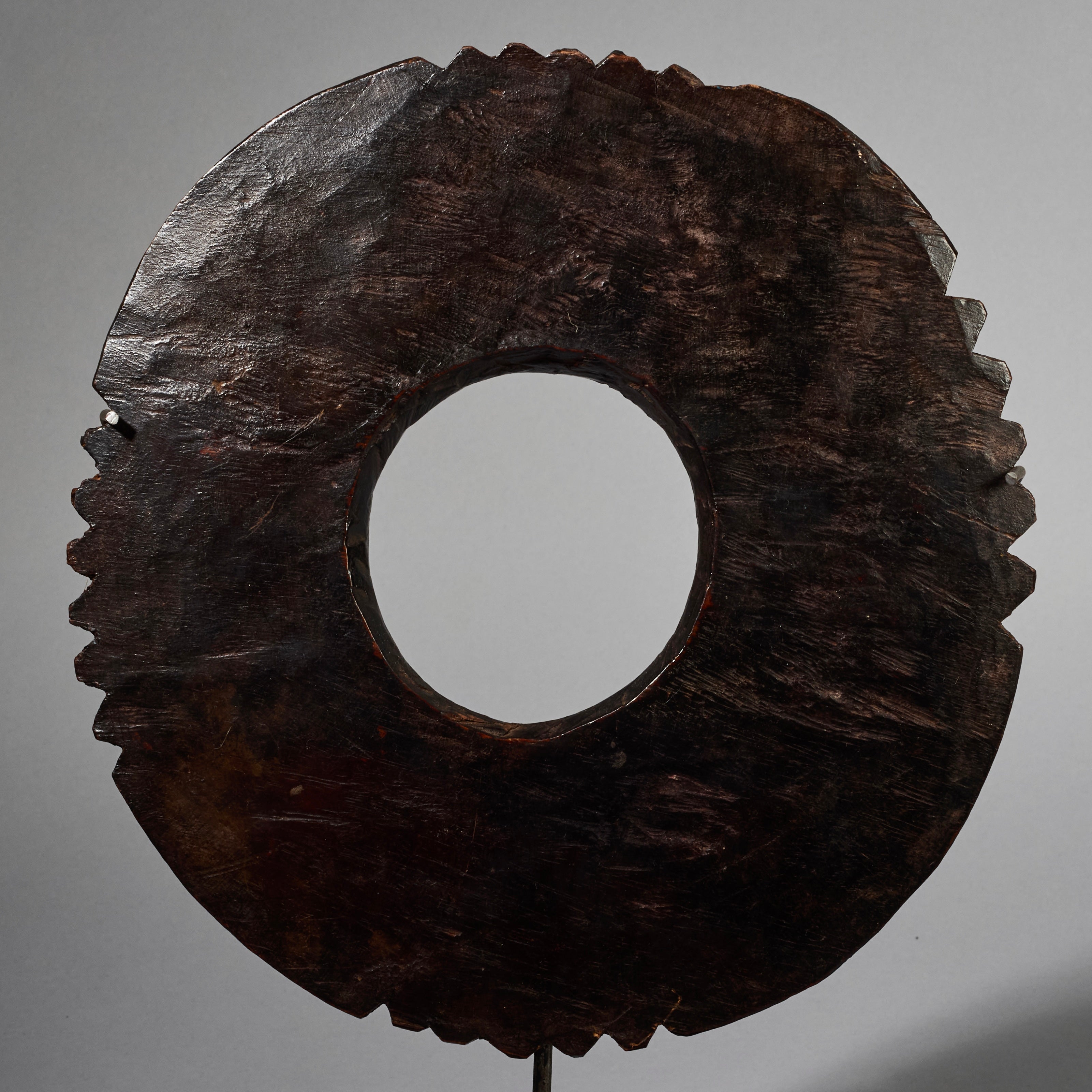 A MASSIVE WOODEN BRACELET FROM GURUNSI TRIBE , BURKINA FASO  ( No 6237 )