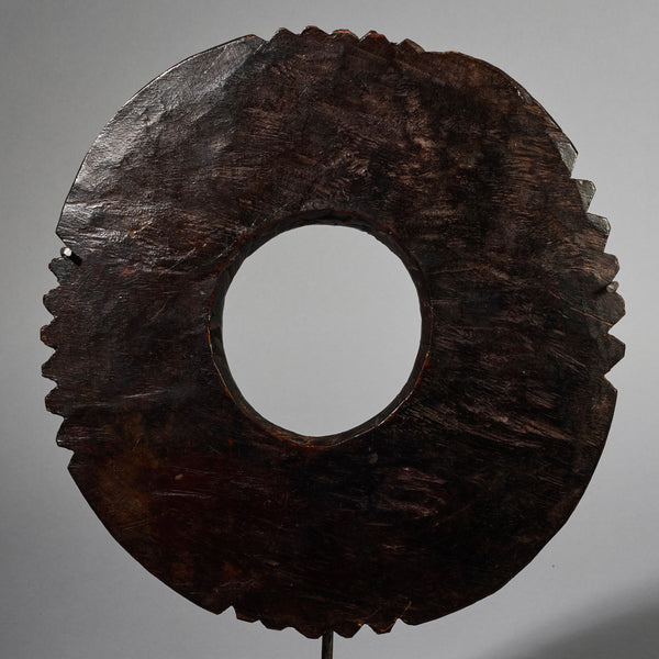 A MASSIVE WOODEN BRACELET FROM GURUNSI TRIBE , BURKINA FASO  ( No 6237 )