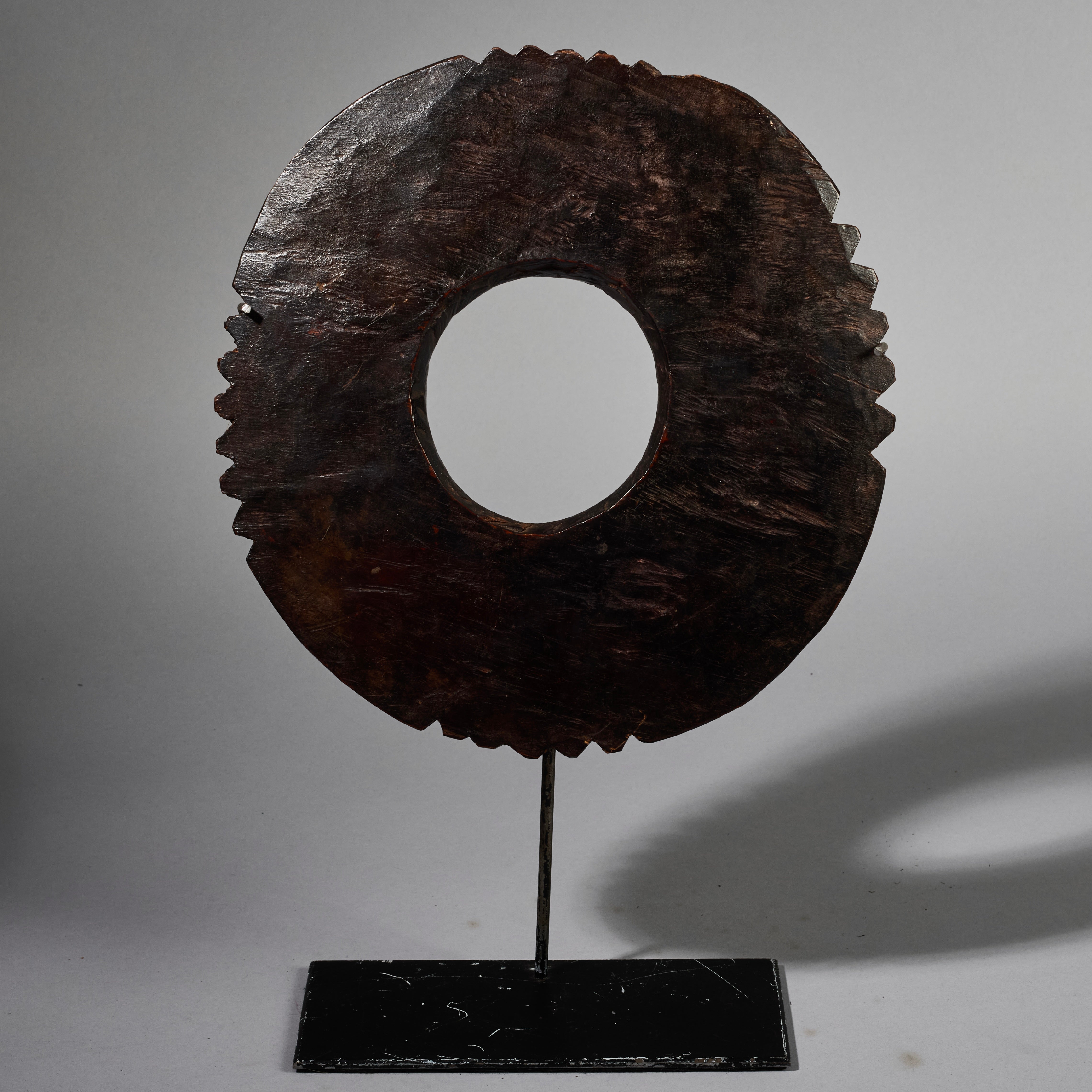 A MASSIVE WOODEN BRACELET FROM GURUNSI TRIBE , BURKINA FASO  ( No 6237 )