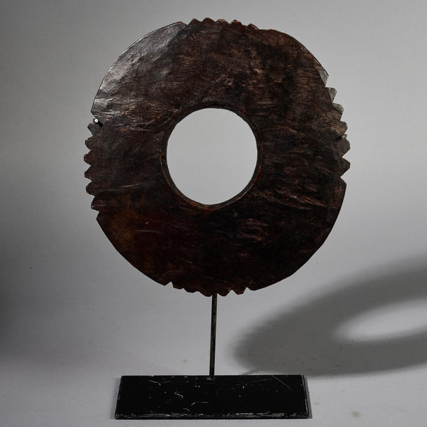 A MASSIVE WOODEN BRACELET FROM GURUNSI TRIBE , BURKINA FASO  ( No 6237 )