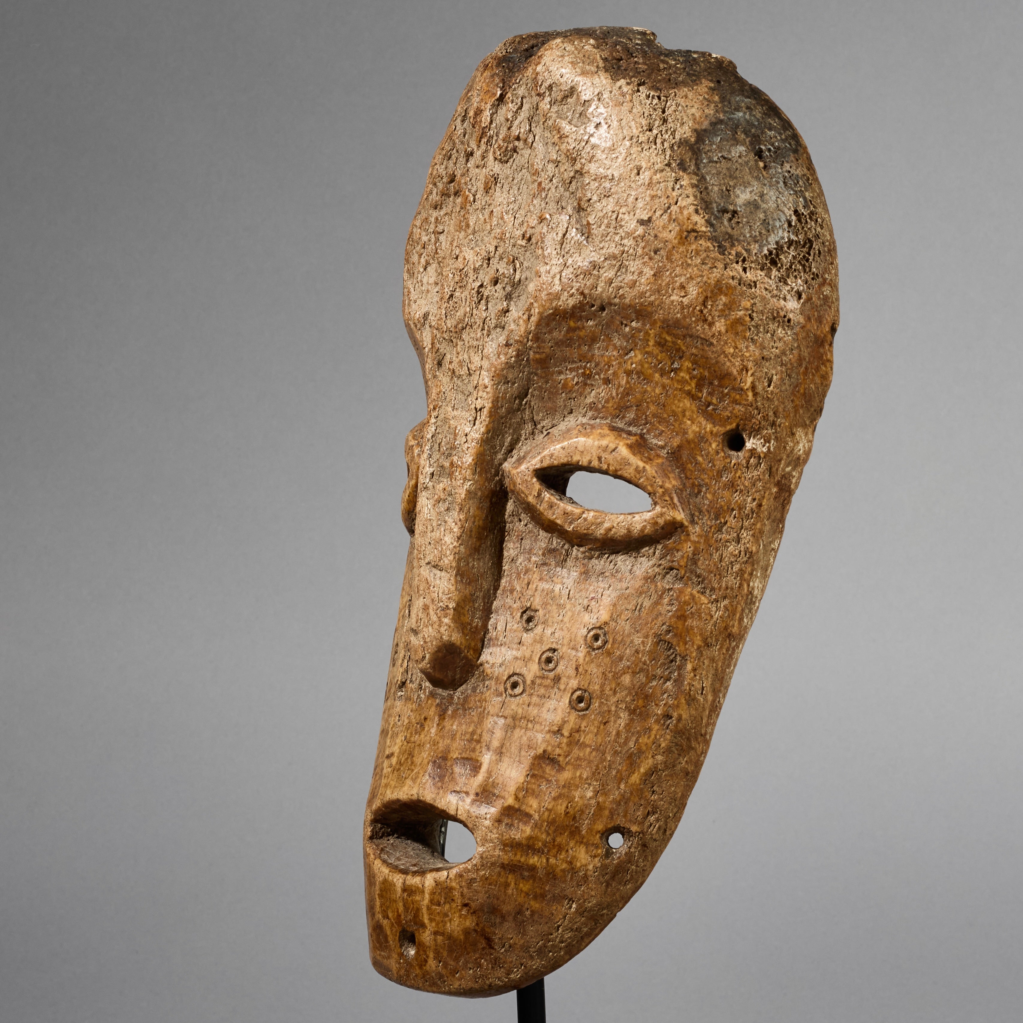 A RARE LEGA TRIBE BONE  MASK FROM CONGO , EX UK COLLECTION   (No 6264)