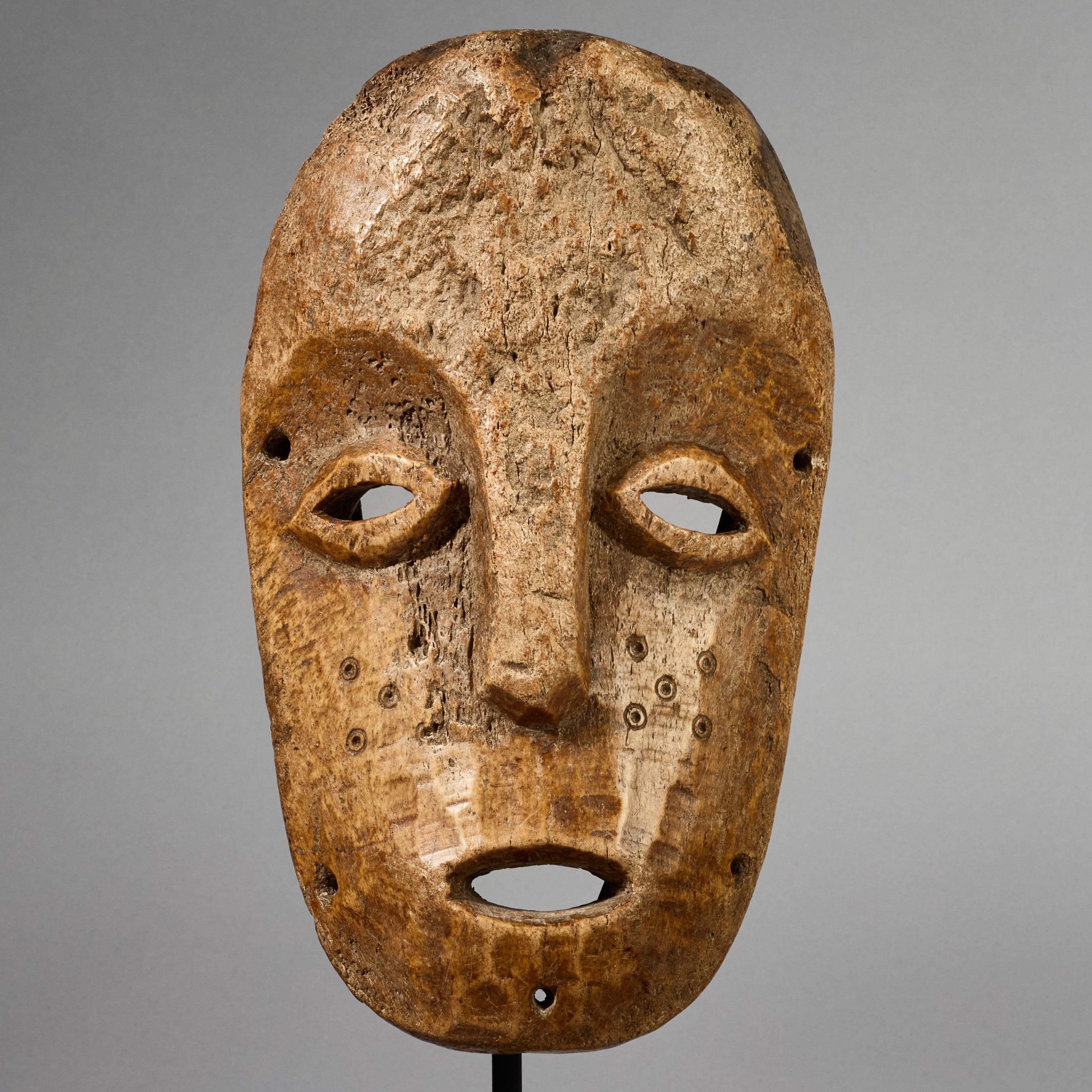 A RARE LEGA TRIBE BONE  MASK FROM CONGO , EX UK COLLECTION   (No 6264)