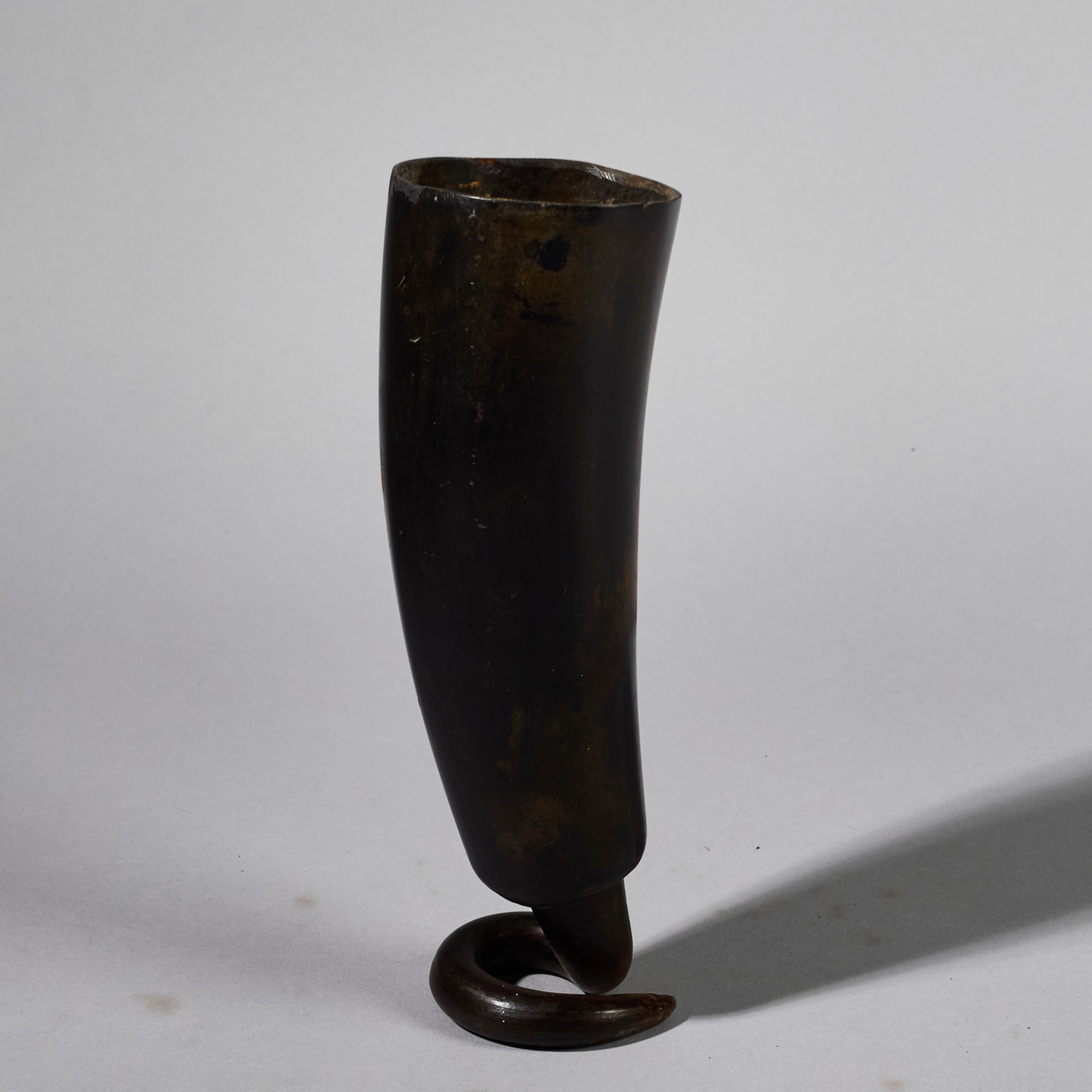 A BEAUTIFULLY PATINATED CEREMONIAL HORN CUP, BAMILEKE TRIBE OF CAMEROON W.AFRICA( No 6239)