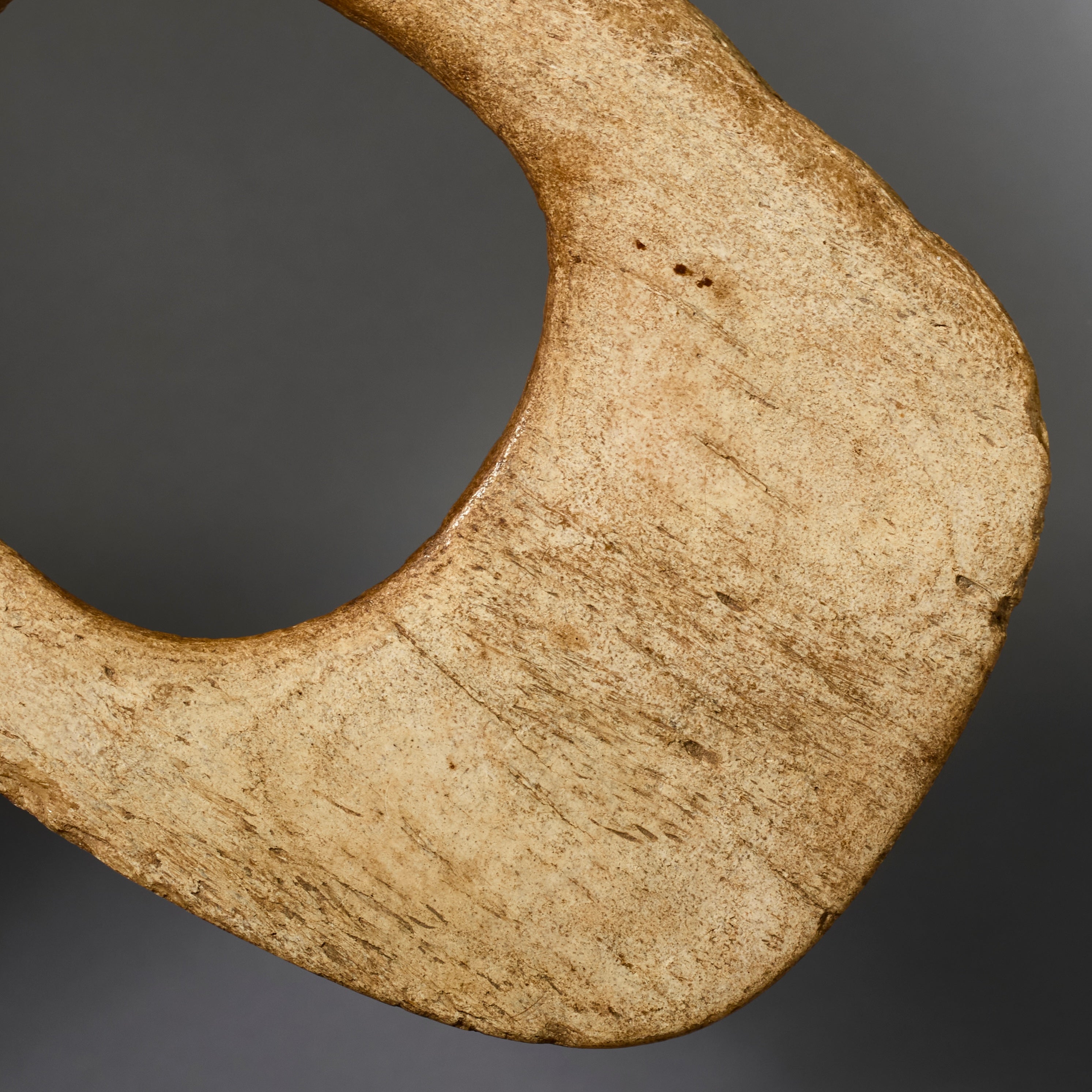 AN ICONIC LARGE BONE  BRACELET FROM GURUNSI TRIBE , BURKINA FASO  ( No 6236