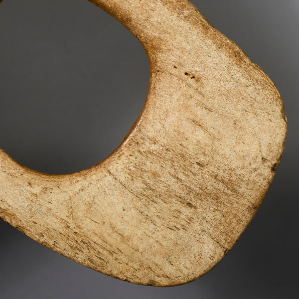 AN ICONIC LARGE BONE  BRACELET FROM GURUNSI TRIBE , BURKINA FASO  ( No 6236