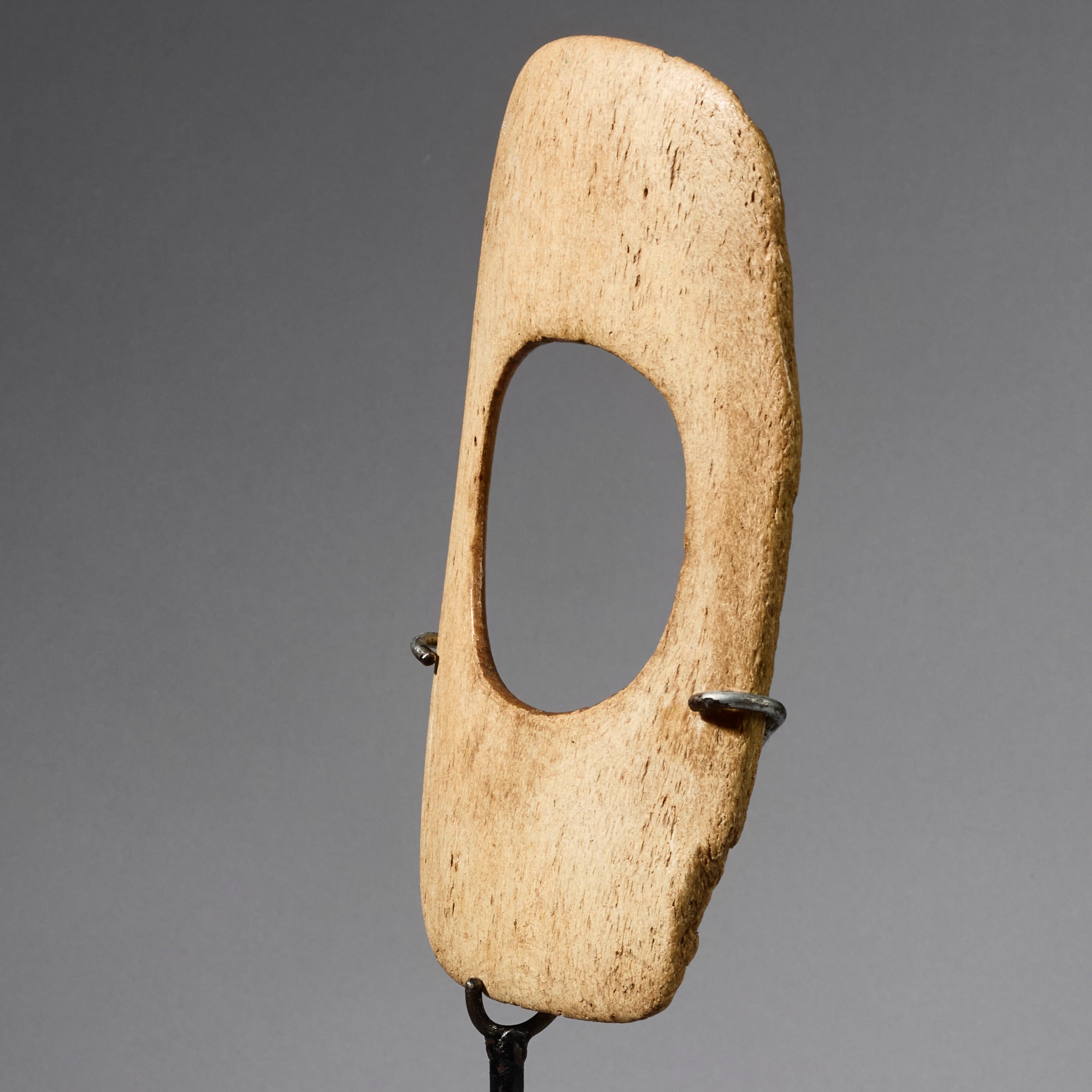 AN ICONIC LARGE BONE  BRACELET FROM GURUNSI TRIBE , BURKINA FASO  ( No 6236